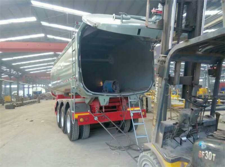 罐车后翻半挂车