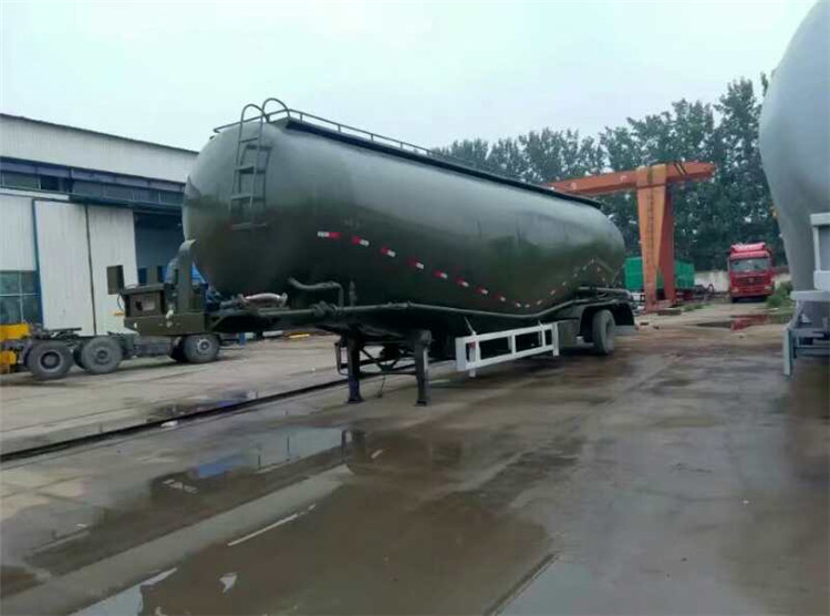 粉粒物料罐车