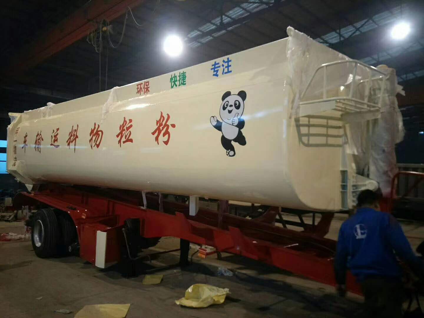 罐车后翻