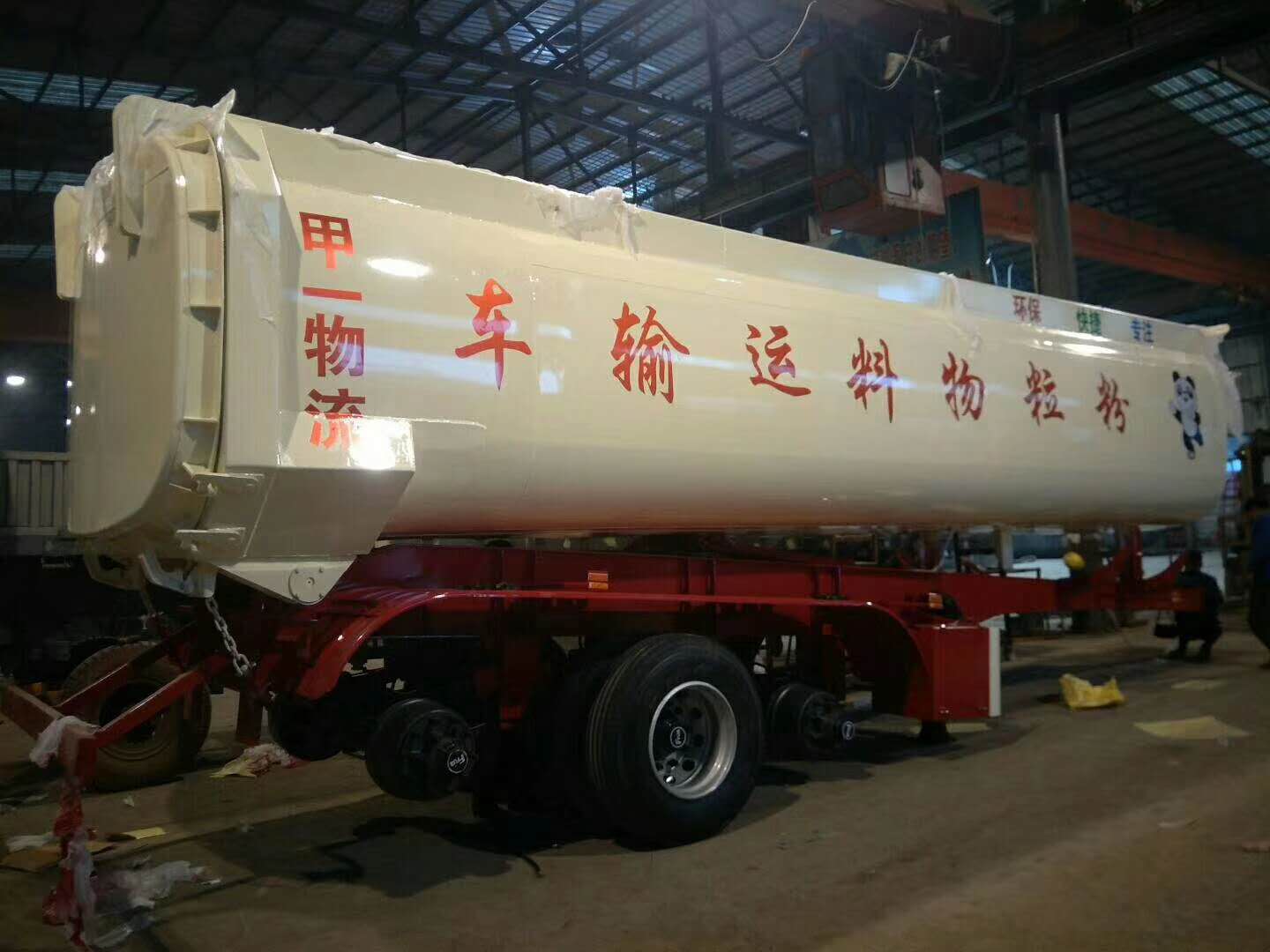 罐车后翻