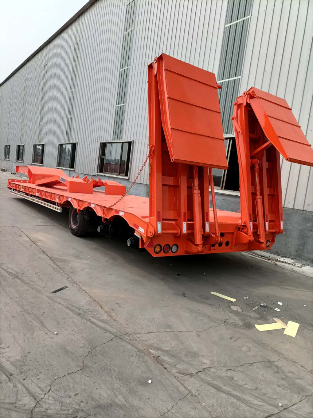 自动爬梯运输车