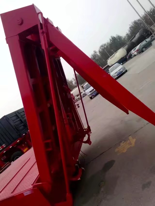 自动爬梯运输车