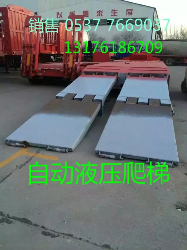 自动爬梯运输车